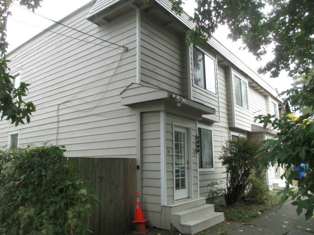 Property Photo:  2608 S Lane St  WA 98144 