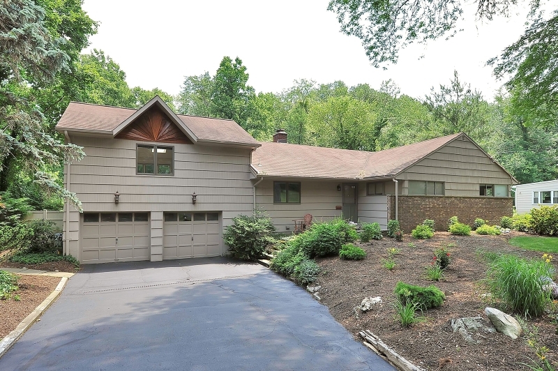 Property Photo: 96 Oak Trail Rd NJ 07642