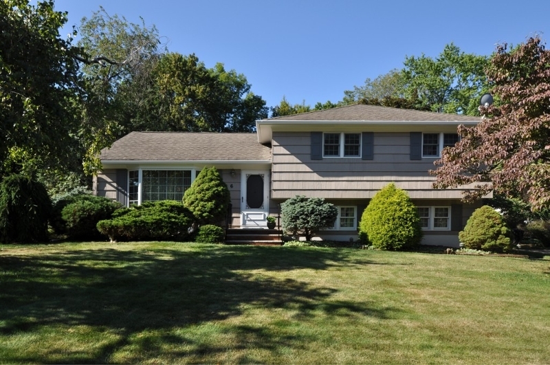 Property Photo:  6 Lilac Pl  NJ 07869 