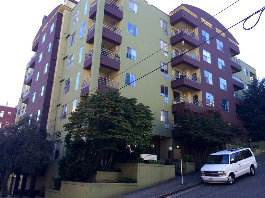 Property Photo:  769 Hayes St 302  WA 98109 