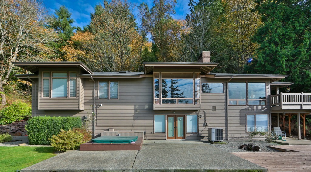 Property Photo:  2440 E Lake Sammamish Pkwy NE  WA 98074 