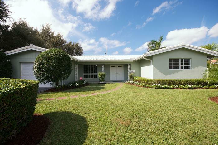 Property Photo:  161 SW 8th Terrace  FL 33486 