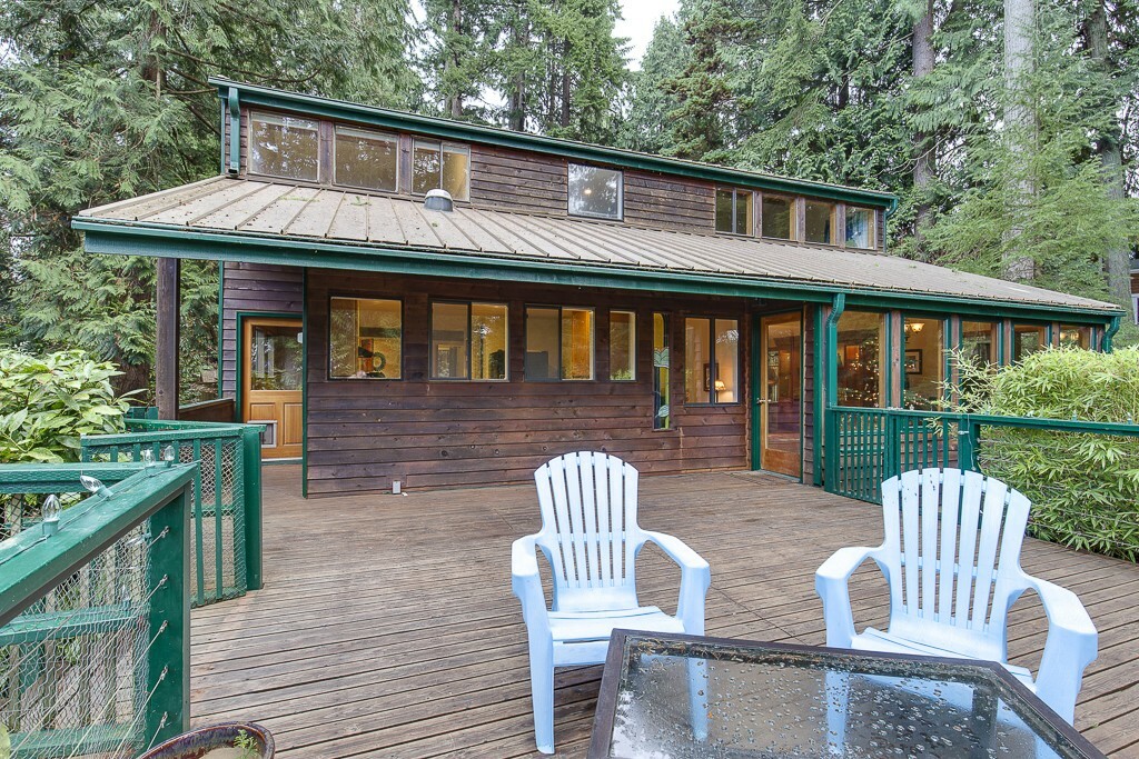 Property Photo: 8744 Woodbank Dr NE WA 98110