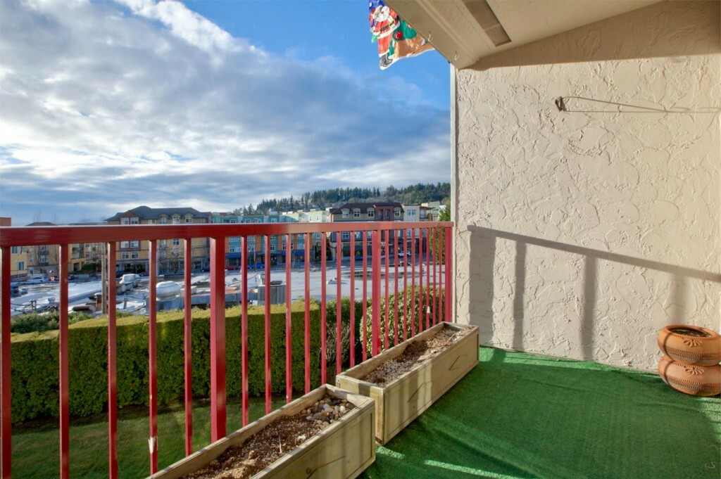 Property Photo:  9910 NE 119th St 201  WA 98034 