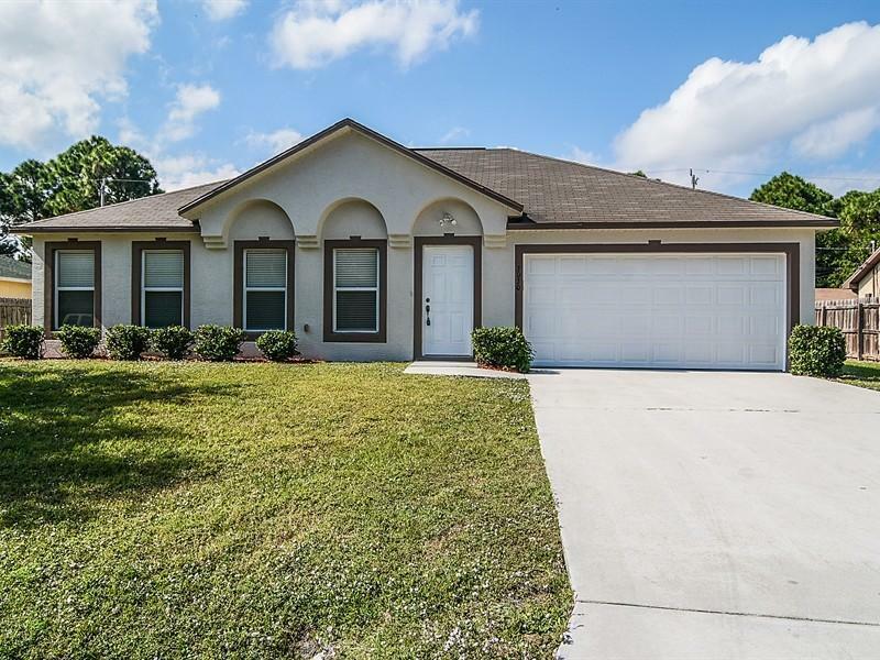 Property Photo:  3030 SW Briggs Street  FL 34953 