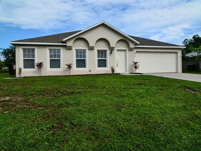 Property Photo:  811 SW Harvard Road  FL 34953 