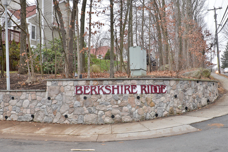 Property Photo: 7 Petersburg Ct NJ 07438