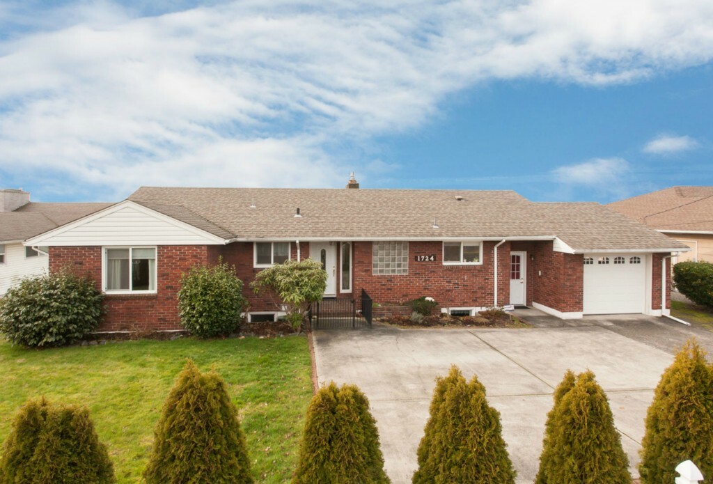 Property Photo: 1724 S Jackson Ave WA 98465