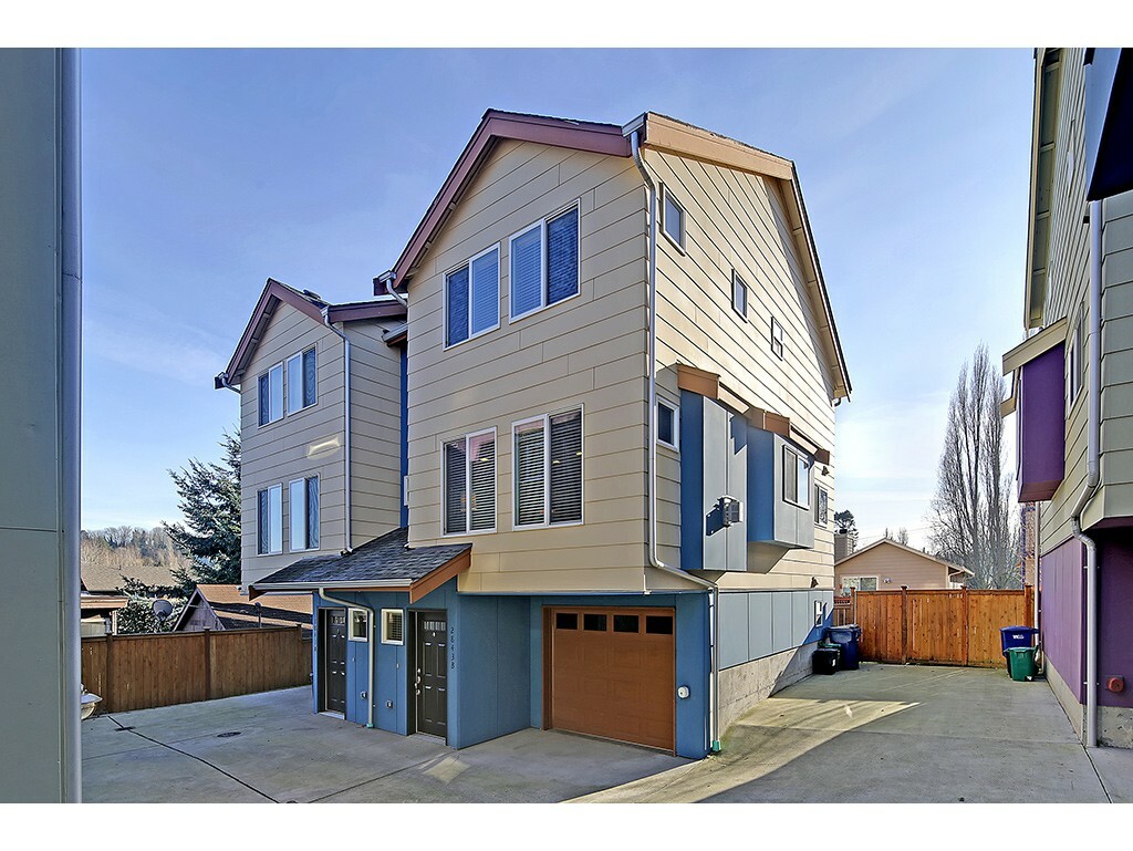 Property Photo:  2843 SW Adams St  WA 98126 