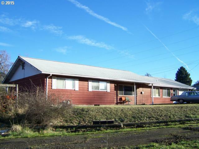 Property Photo:  240 NW Loop Rd  WA 98672 