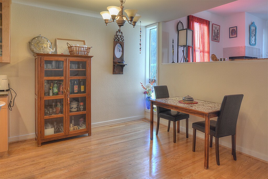 Property Photo: 11228 NE 68th St B WA 98033