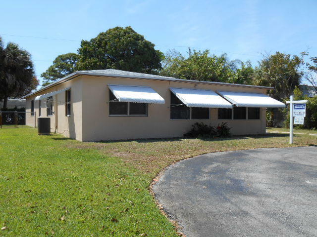 Property Photo: 3715 Paseo Andalusia FL 33405