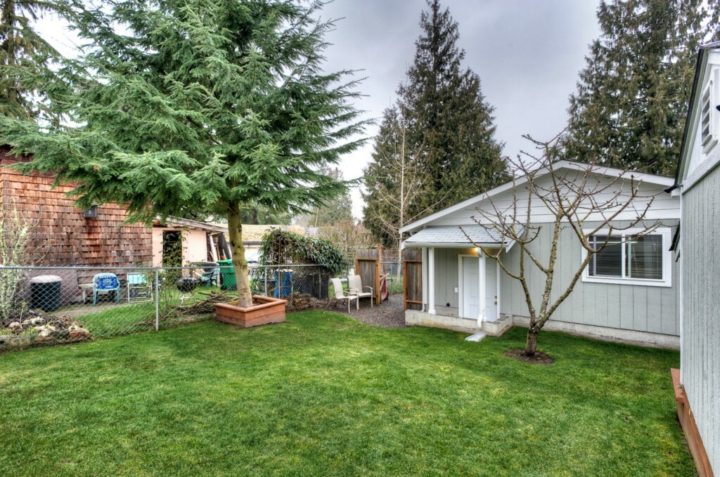 Property Photo:  1046 NE 97th St  WA 98115 