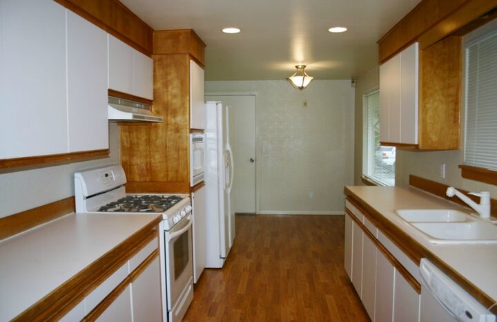 Property Photo: 525 Van De Vanter Avenue WA 98030