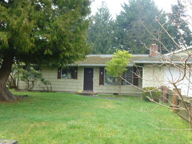 Property Photo:  1022 Logan St  WA 98368 