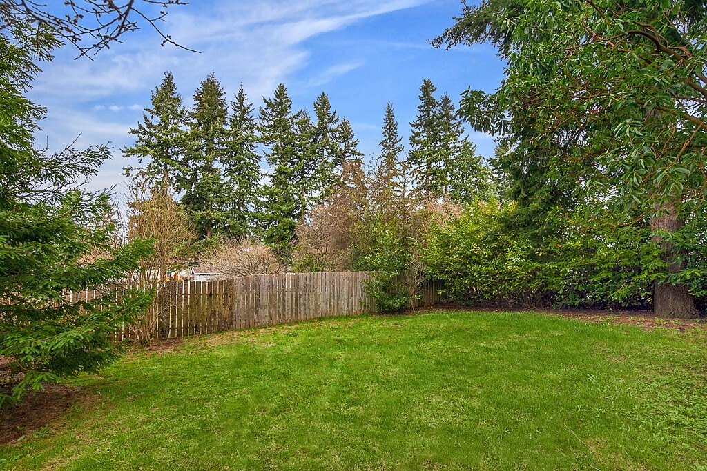 Property Photo:  712 N 165th St  WA 98133 