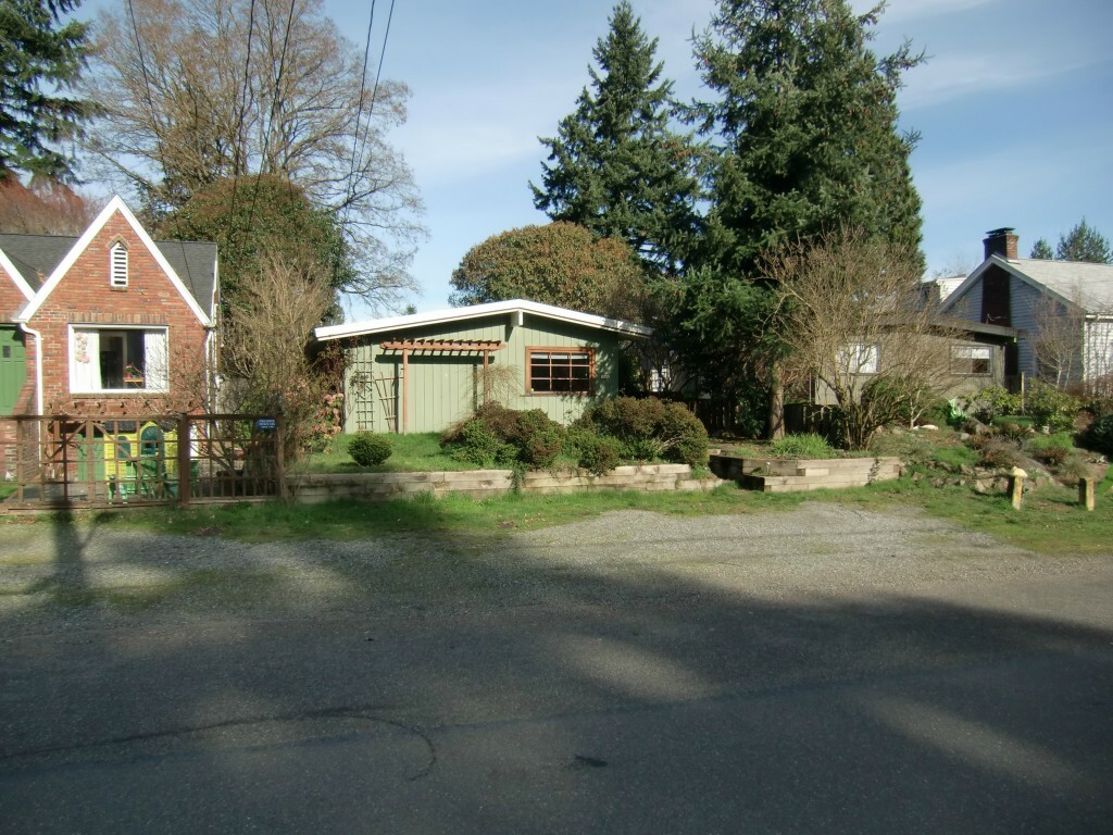 Property Photo:  1224 NE 98th St  WA 98115 