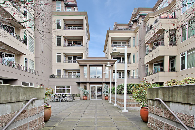 Property Photo:  225 4th Ave A402  WA 98033 