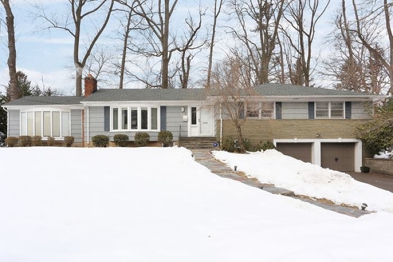 Property Photo:  4 Radley Ct  NJ 07090 