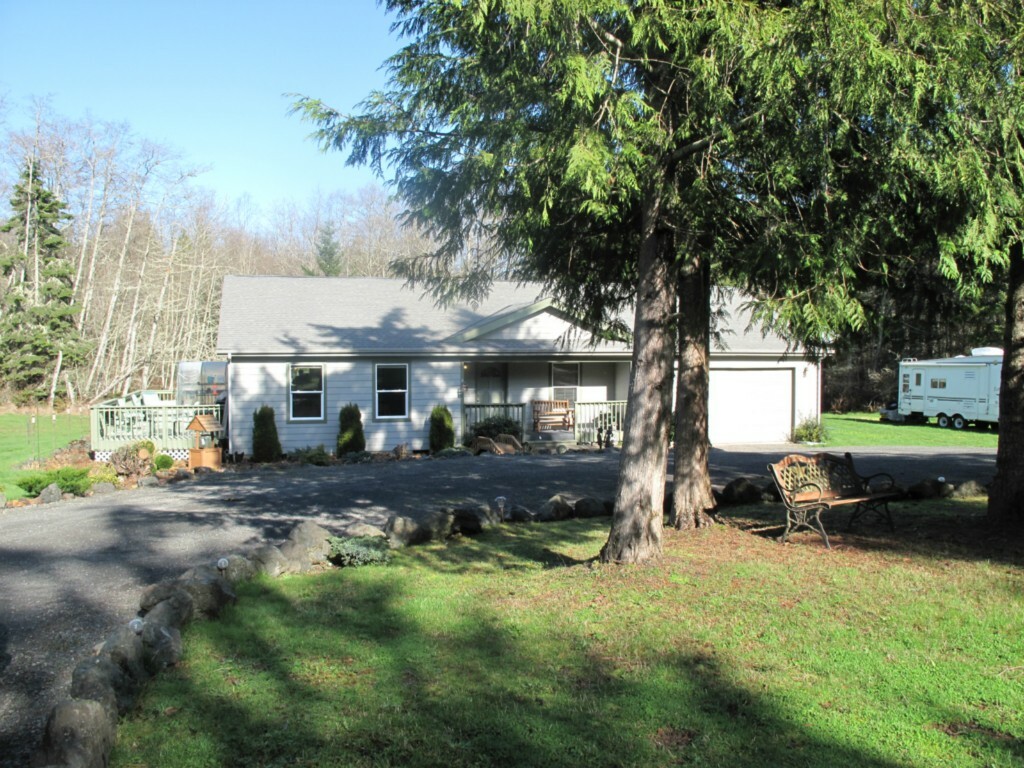 Property Photo:  860 King St  WA 98363 