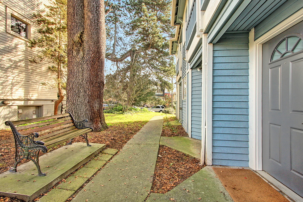 Property Photo:  1812 E Alder St 1816  WA 98122 