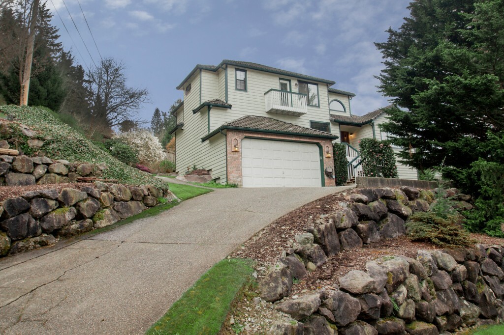 Property Photo:  914 48th Ct SE  WA 98092 