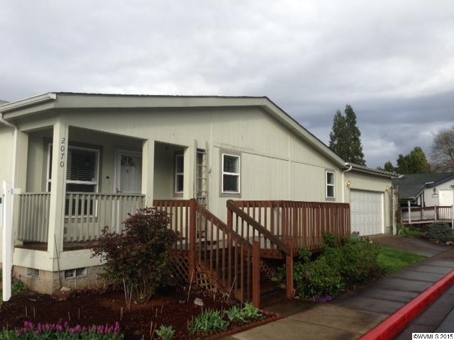Property Photo: 2070 Pippin St NE OR 97305