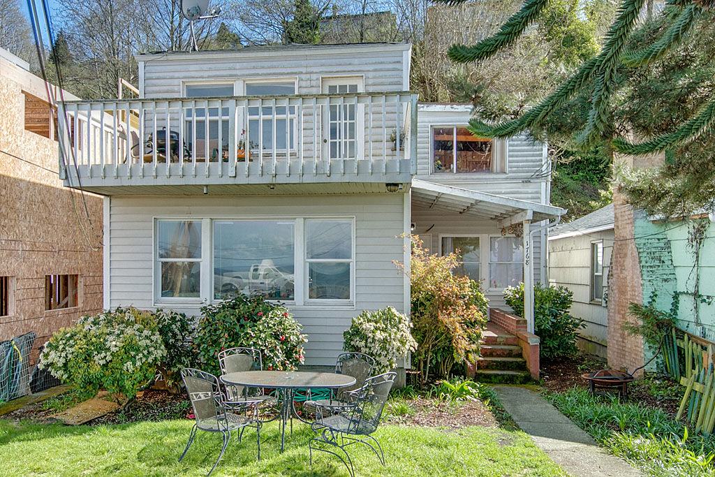 Property Photo:  1768 Alki Ave SW  WA 98116 