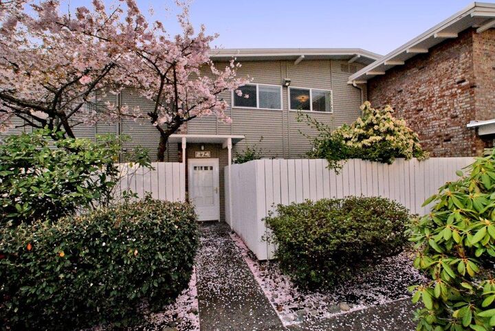 12244 SE 57th St 274  Bellevue WA 98006 photo