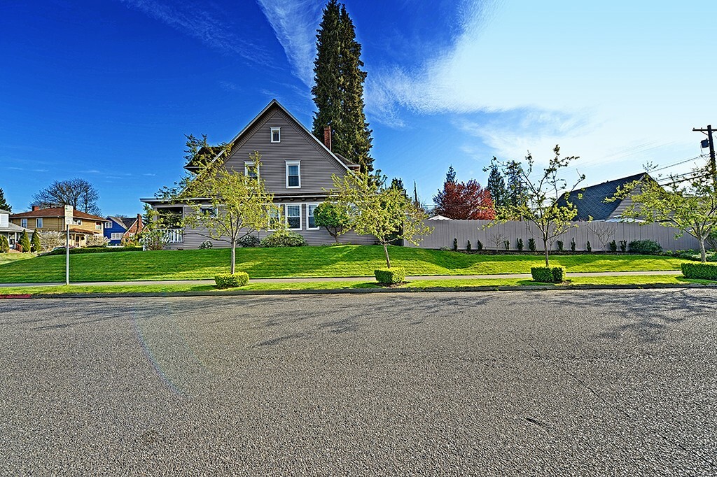 Property Photo:  3202 Norton Ave  WA 98201 