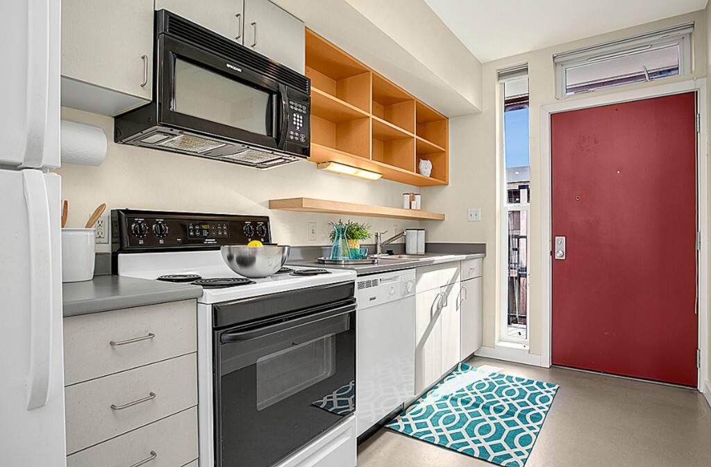 Property Photo:  66 Bell St 62  WA 98121 