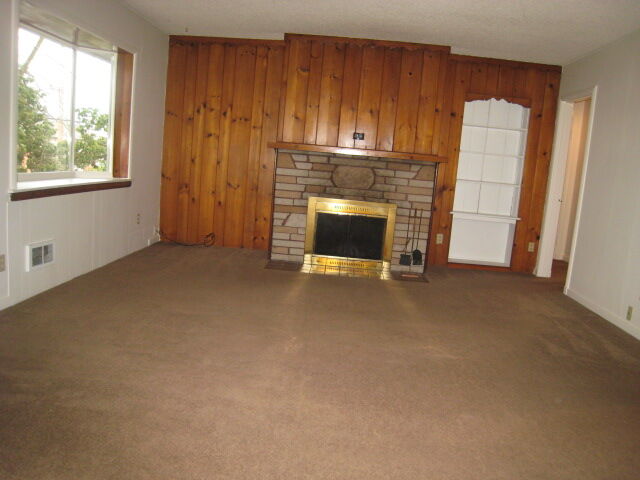 Property Photo: 4201 Hoyt Ave WA 98203