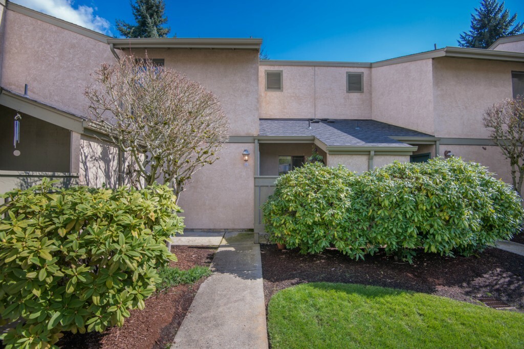 Property Photo:  10027 NE 138th F-3  WA 98034 