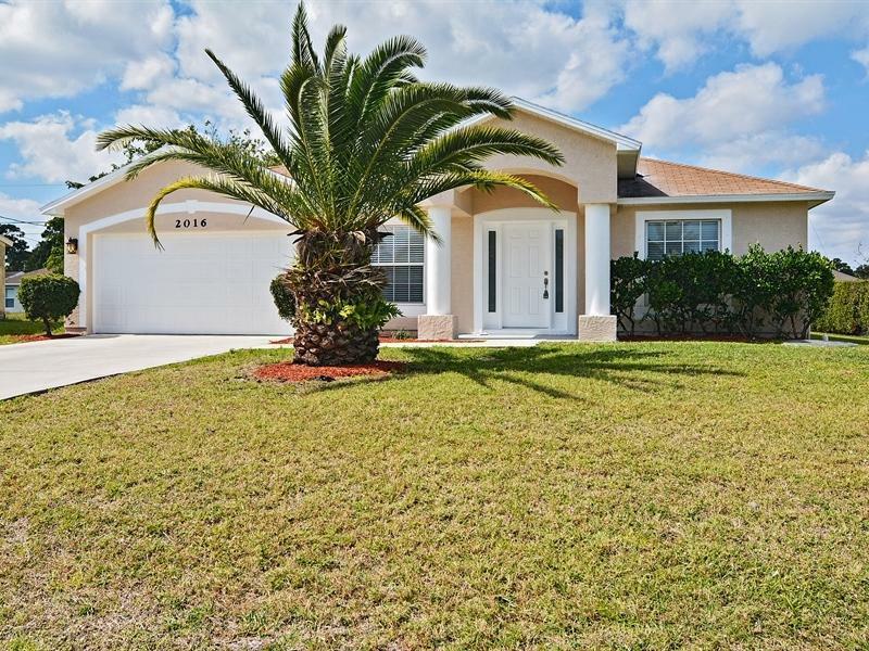 Property Photo:  2016 SE Watercrest Street  FL 34984 