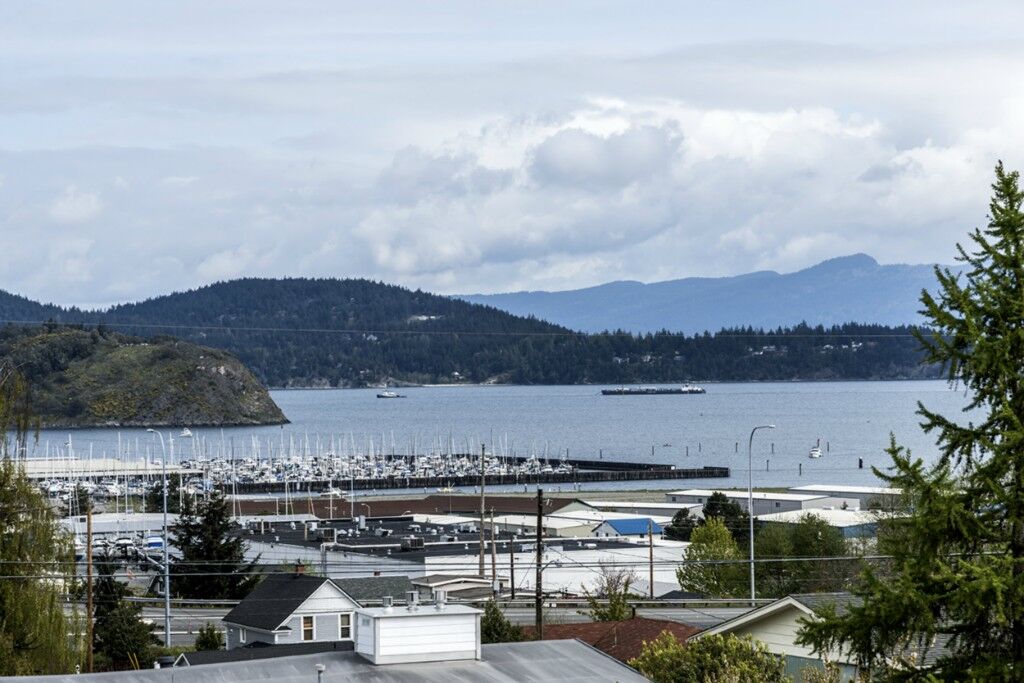 Property Photo:  3814 R Ave  WA 98221 