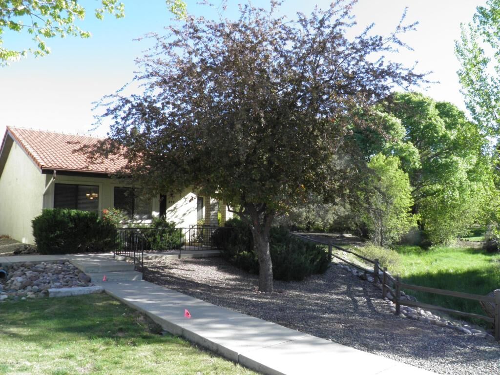 Property Photo:  420 Jacaranda Drive  AZ 86301 