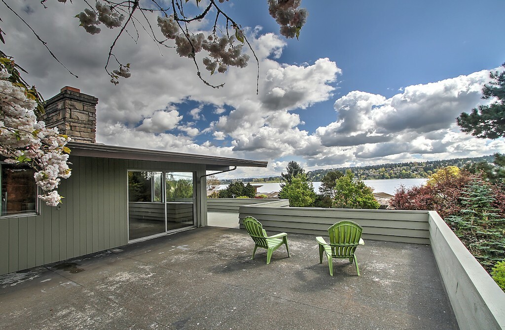 Property Photo: 4110 NE 165th St WA 98155