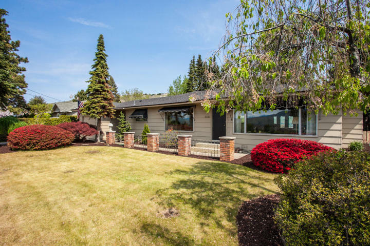 Property Photo:  2121 N Baker Ave  WA 98802 