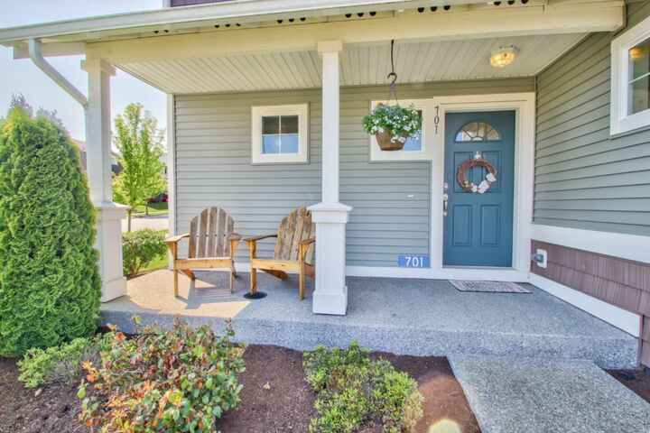 Property Photo: 701 Crested Butte Blvd WA 98273