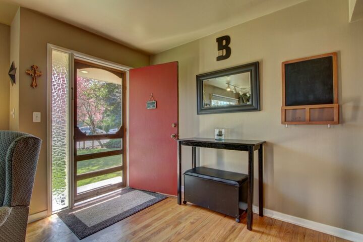 Property Photo:  328 9th Ave  WA 98033 