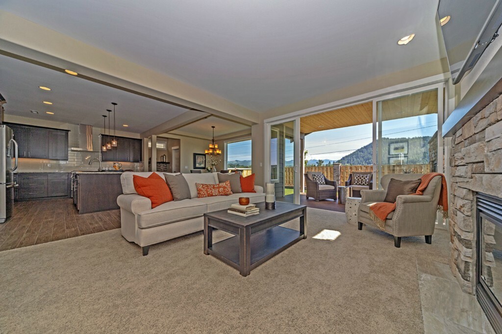 Property Photo: 406 Sigrest Dr E WA 98022