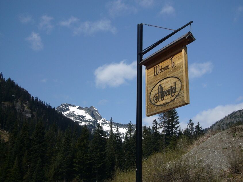 Property Photo:  1128  Erste Street 1107  WA 98045 