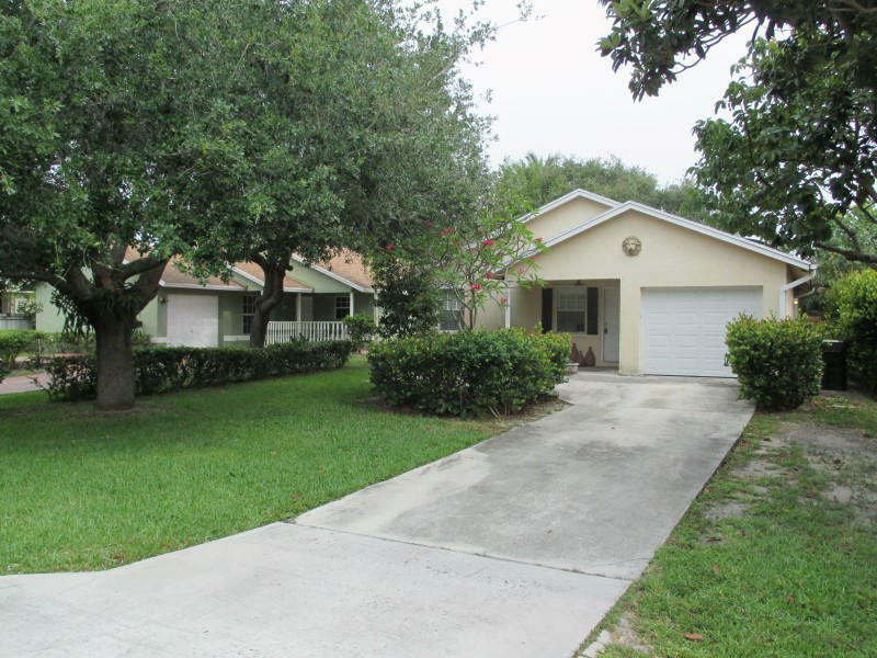 Property Photo:  217 NE 10th Street  FL 33444 