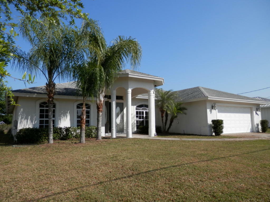 Property Photo:  565 NW Archer Avenue  FL 34983 