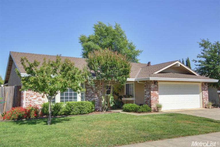 Property Photo:  6040 Laguna Villa Way  CA 95758 