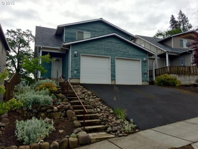 Property Photo: 415 Maxs Pl OR 97031