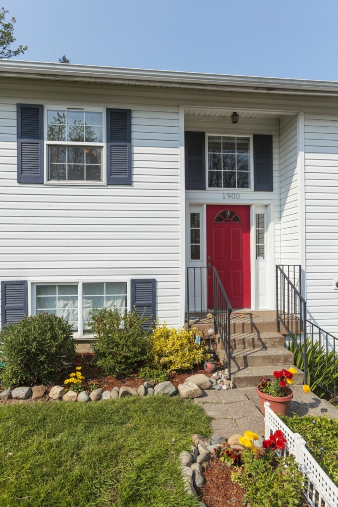 Property Photo: 1900 H St WA 98230