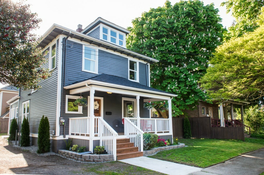 Property Photo:  811 N Pine St  WA 98406 