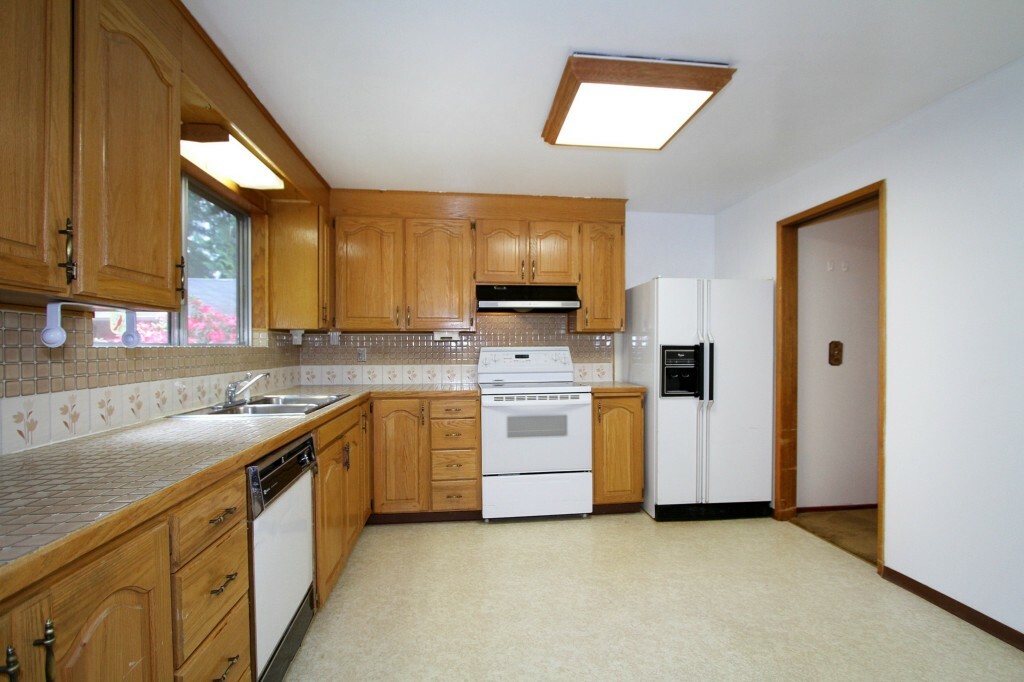 Property Photo:  12620 NE 75th St  WA 98033 