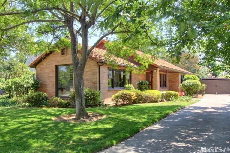 Property Photo:  558 Blackwood Street  CA 95815 